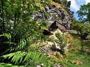 03 Passaggio al rIf. privato dei Carobbio (1400 m)  in Val Gerona